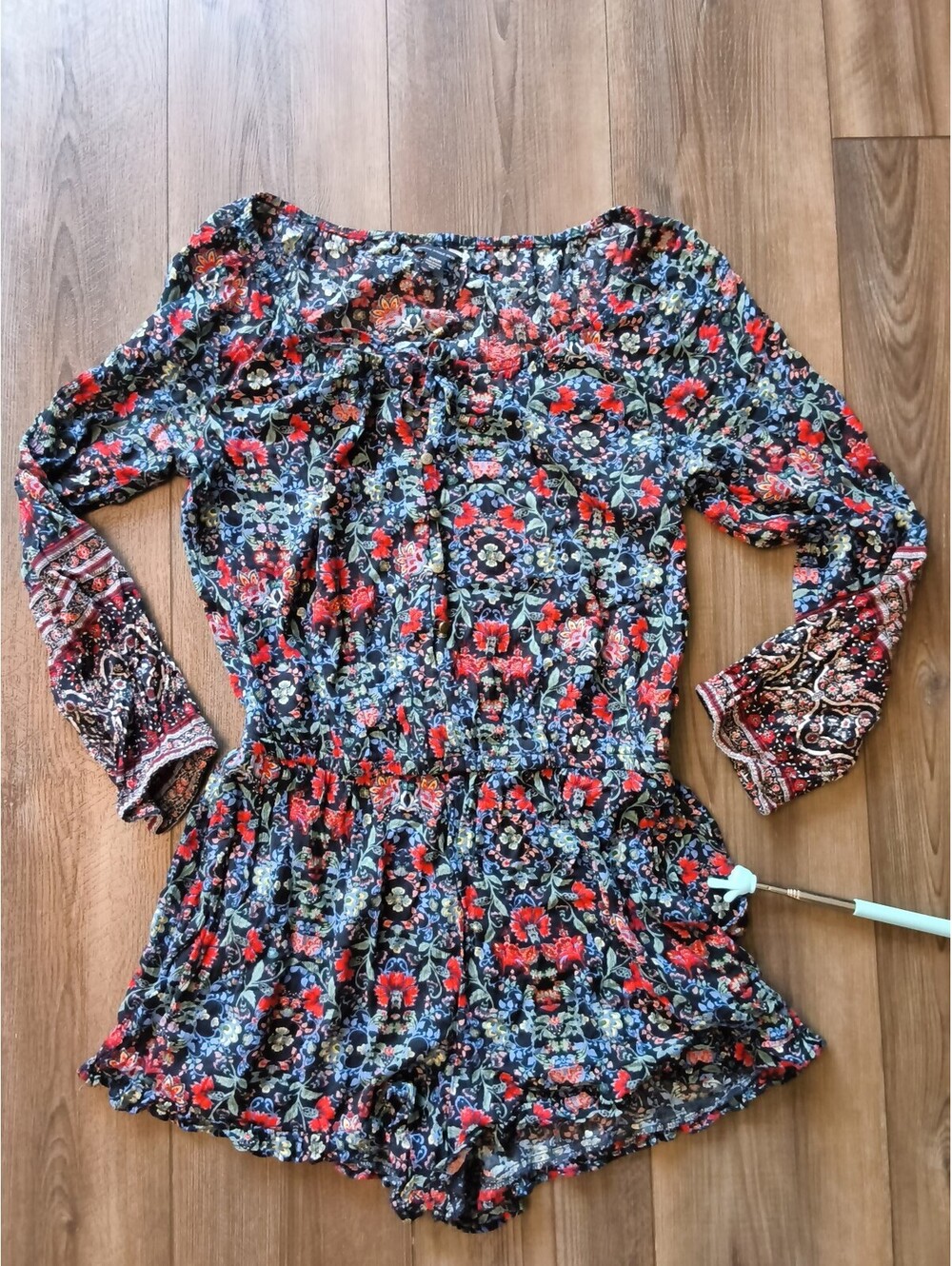 American Eagle Boho Floral Print Long Sleeve Romper Pockets Size M